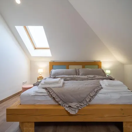 Apartmán Cakyho Kuria - Pre 4 Osoby S Krbom A Saunami