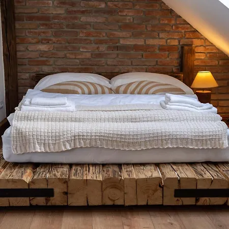 Apartmán Cakyho Kuria - Pre 4 Osoby S Krbom A Saunami *