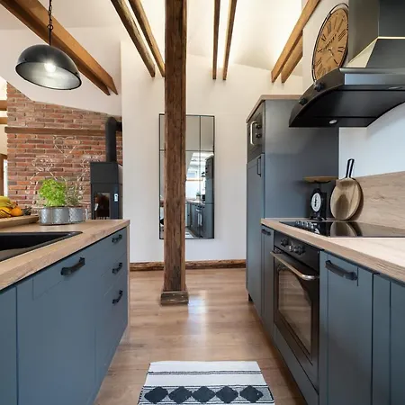 Cakyho Kuria - Pre 4 Osoby S Krbom A Saunami Apartmán *