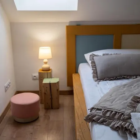 Cakyho Kuria - Pre 4 Osoby S Krbom A Saunami Apartmán