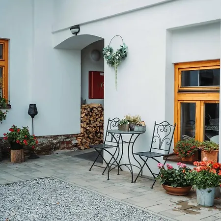 Cakyho Kuria - Pre 4 Osoby S Krbom A Saunami Apartmán *