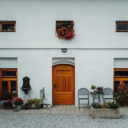 Apartmán Cakyho Kuria - Pre 4 Osoby S Krbom A Saunami *