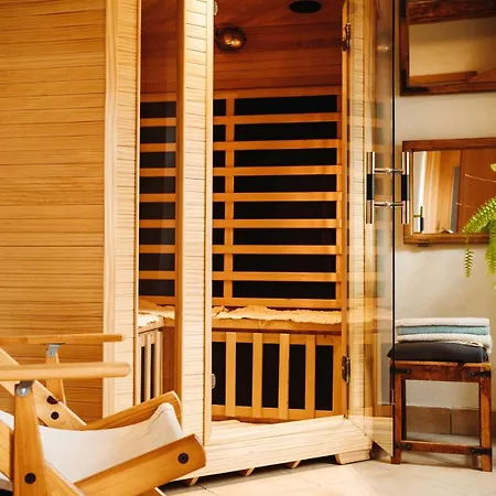 Cakyho Kuria - Pre 4 Osoby S Krbom A Saunami شقة *