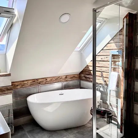 Cakyho Kuria - Pre 4 Osoby S Krbom A Saunami