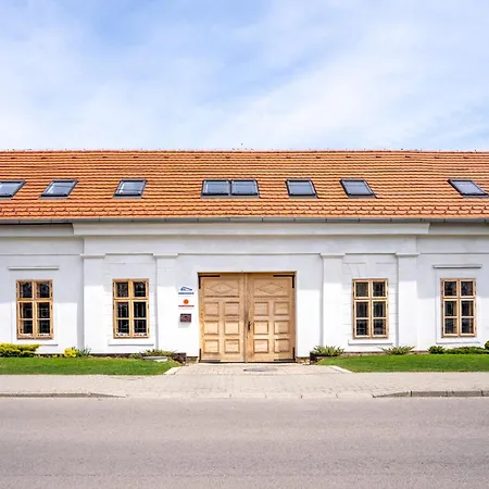 Cakyho Kuria - Pre 4 Osoby S Krbom A Saunami