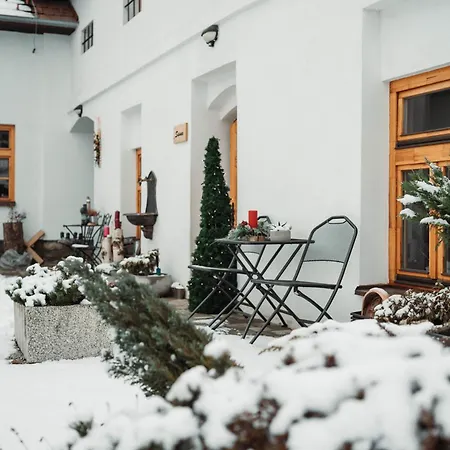 Cakyho Kuria - Pre 4 Osoby S Krbom A Saunami Apartmán *