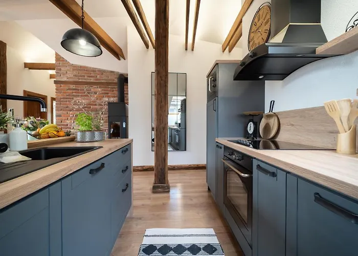 Cakyho Kuria - Pre 4 Osoby S Krbom A Saunami דירה *