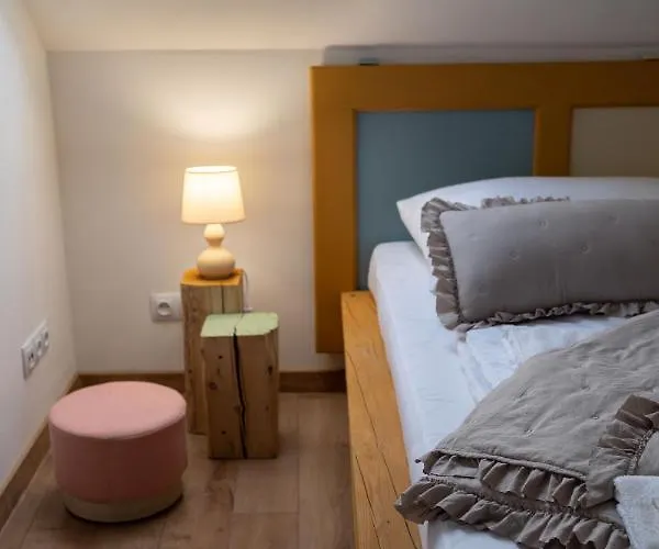 Cakyho Kuria - Pre 4 Osoby S Krbom A Saunami דירה